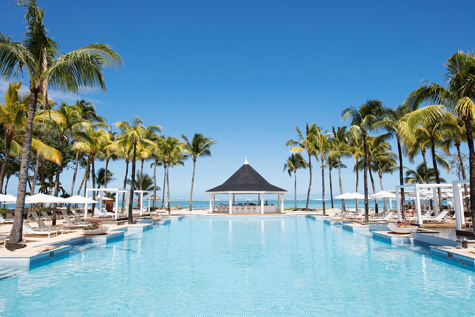 Golf på Mauritius – golfbane ved en turkisblå lagune i Det indiske hav