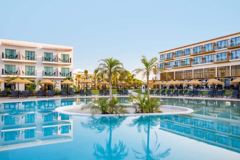 pool-palm-trees ap-cabanas-new