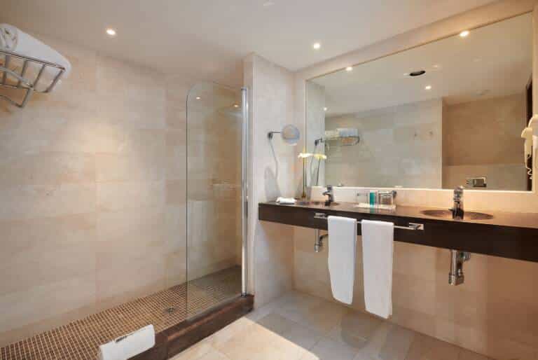 Hipotels Cala Millor Park - Standard double room bathroom