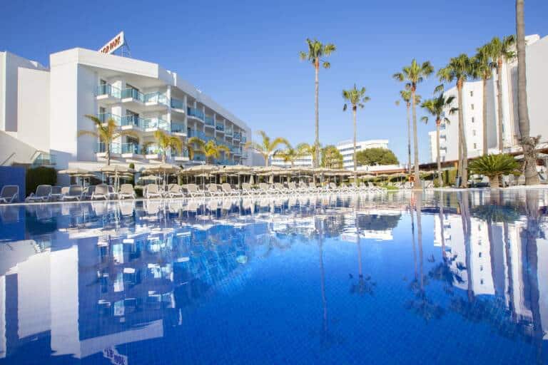 Hipotels Cala Millor Park pool 1