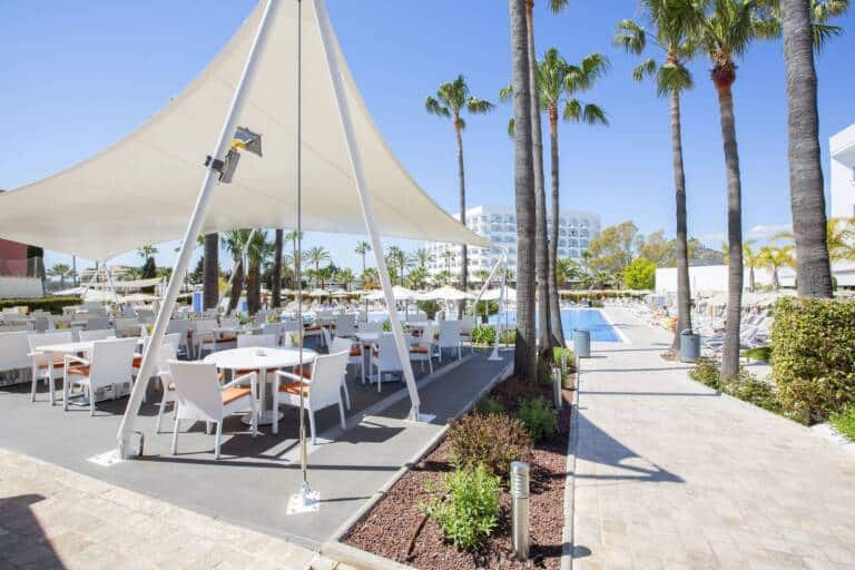 Hipotels Cala Millor Park snack pool bar 1