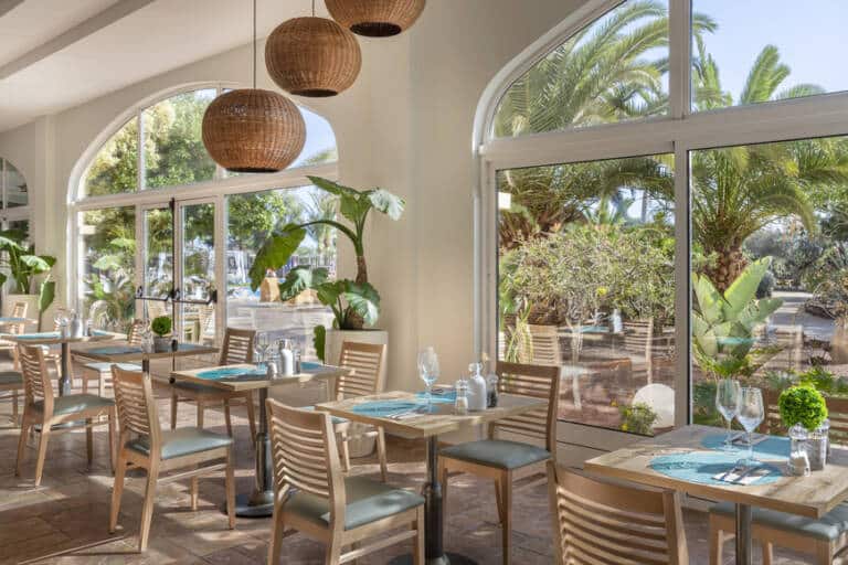 4 Buffet Restaurant Terrace