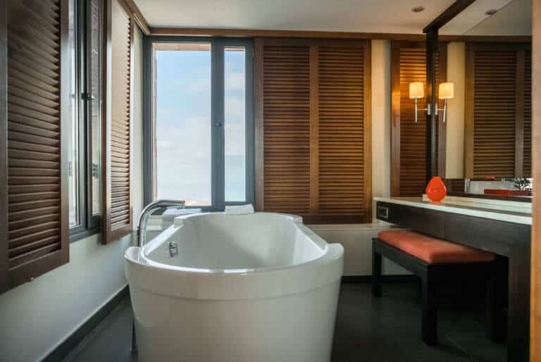 SalobreHotelResort_Serenity_DeluxeSuiteBathroom